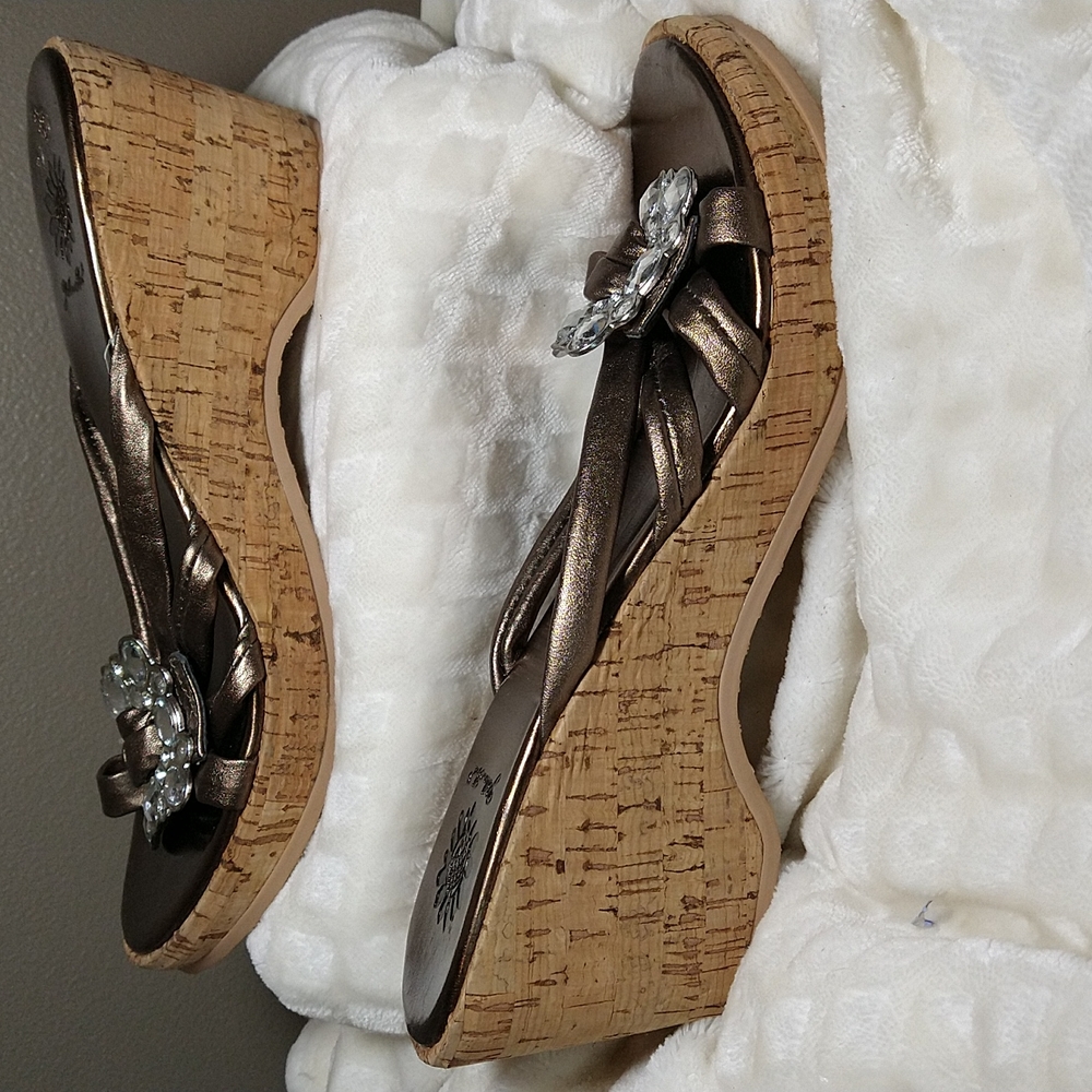 NWOT Yellow Box Cindy Wedge - Picture 6 of 10